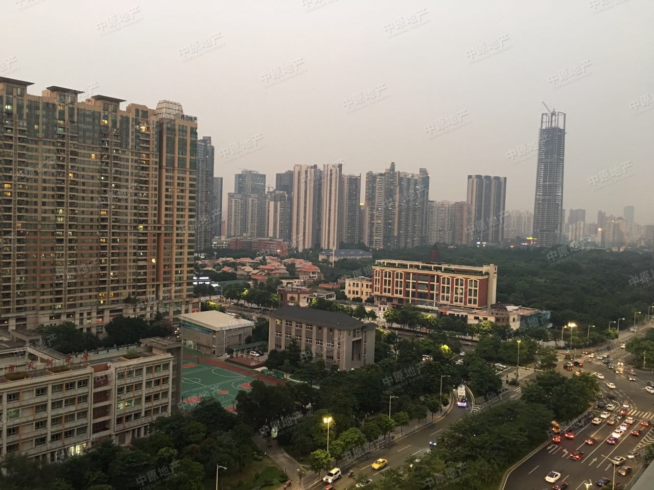 中海花城湾 三房两厅 户型方正 住家装修 家私齐全 花园小区